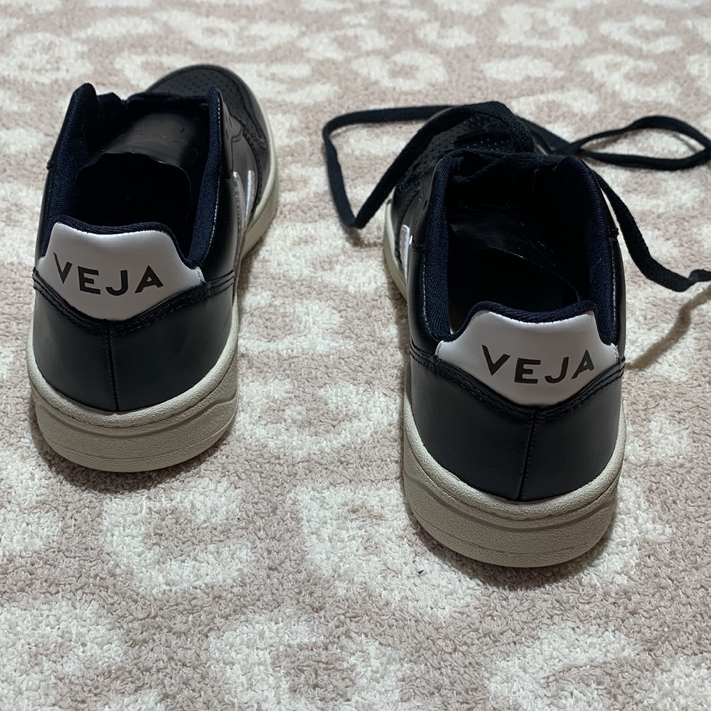 Veja V-10 Mesh Sneaker - Picture 3 of 8